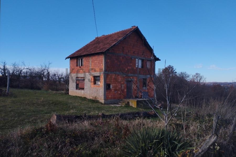 Prodaja, Kuća između Valjeva i Brankovine  (Zabrdica-Strehe) 